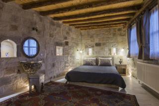Bedrock Cave Hotel - 4