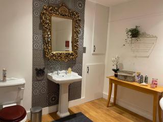 Traditional English 4 bedroom home in Greenwich - Plumstead - 6