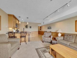 112 Edgewater Inn with Waterfront Access - 2