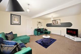 20 percent off! Stylish Abode with Games Room - Sleeps 13 - 1
