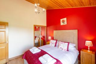 Mountain Ash Lodge with Hot Tub - Cupar - 1