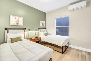 Two Bedroom - King in Master Heart of Downtown Vista - 9