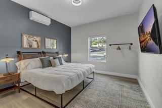 Two Bedroom - King in Master Heart of Downtown Vista - 7