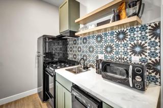 Two Bedroom - King in Master Heart of Downtown Vista - 5