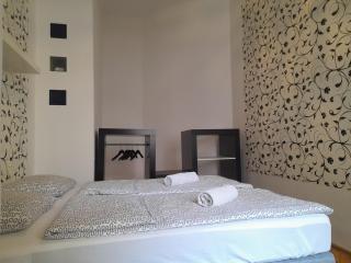 Phoenix Apartment - Budapest - 3
