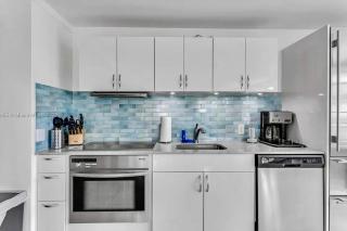 WOW! Best Location! Best Unit! New Renovated South Beach Ocean Front - Miami Beach - 4
