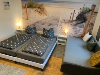 Mainpark Apartment 4 Schlafzimmer bis zu 10 Personen direkt über AschaffApartment bei Aschaffenburg - Mainaschaff - 0
