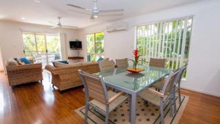 Dolphin Escape Holiday House - Horseshoe Bay - 4