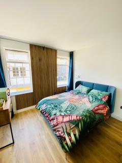 New studio flat overlooking city centre - 7