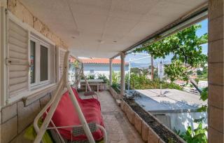 3 Bedroom Awesome Home In Splitska - 3