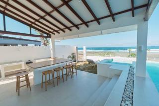 Alesea Baroro, La Union, Private Modern Villa with Pool, Jacuzzi, Beachfront View - Balio - 3