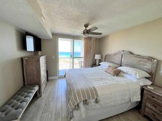 Beachfront Retreat- "The Getaway" - Destin - 4