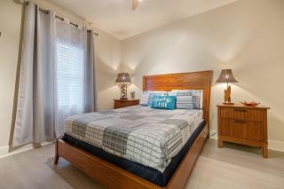 Stunning Resort Low Floor Condo! Sleeps 8! Steps 2 Beach & Restaurants! by Dolce Vita Getaways PCB - 6