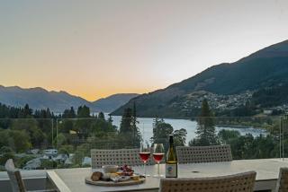 Chic Central Penthouse & Spa by Staysouth - Queenstown - 5
