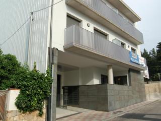 Apartamento moderno a 150m de la playa con terraza y parking, cerca del puerto y comercios - ES-228-38 - 2