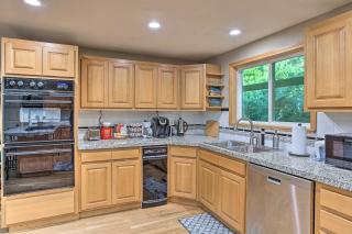 Cozy Washington Escape Near Hiking and Golfing! - 1