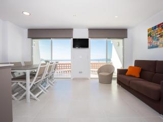 Apartamento moderno, renovado y soleado con vistas panorámicas al mar en primera línea de playa - ES-228-100 - Roses - 7