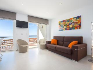 Apartamento moderno, renovado y soleado con vistas panorámicas al mar en primera línea de playa - ES-228-100 - Roses - 9