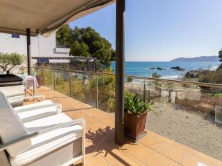 Apartamento de lujo frente al mar en Playa de la Tonyines, 3 habitaciones, terraza, garaje y más - ES-228-127 - Llança - 0