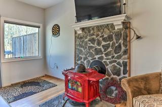 Game Room, Fire Pit Family-Friendly Poconos Haven - East Stroudsburg - 3