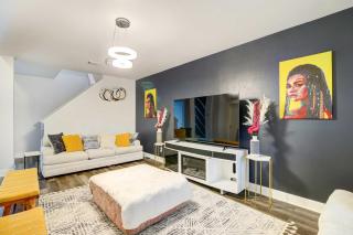 Spacious Houston Home w/ Private Yard & Fire Pit! - 7