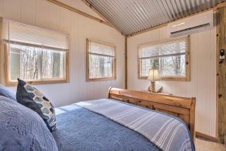 Cozy Studio Cabin in Tallassee with Water View! - 1