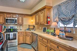 Cozy Red River Condo with Shared Hot Tub! - 2