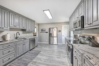 Private Dock and Deck Lakefront Hot Springs Home! - 9
