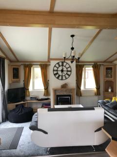 Woodland Lodge With Hot Tub - Malton - 7
