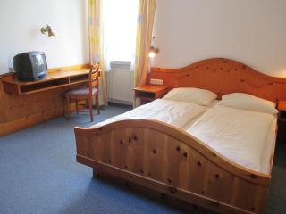 Hotel & Gästehaus Krone - Geiselwind - 6