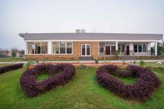 Luxury Farmhouse Stay, Pure Vegetarian- Santushti Farm, NCR - 3