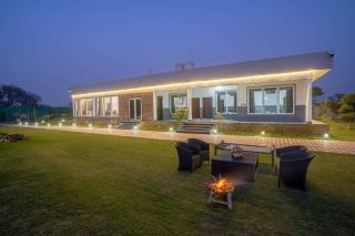 Luxury Farmhouse Stay, Pure Vegetarian- Santushti Farm, NCR - 2