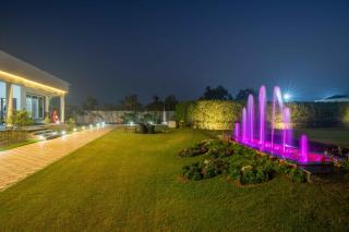 Luxury Farmhouse Stay, Pure Vegetarian- Santushti Farm, NCR - 8