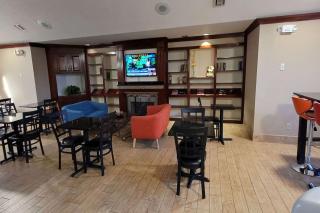 Quality Inn & Suites Columbia I-70 - Columbia - 7