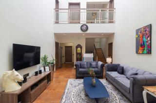 StayVista's Stars & Boulevards with Kids Zone, Gazebo Lawn, Stargazing Glass Ceiling, Indoor Activities - Mahabaleshwar - 7