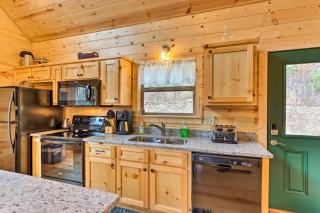 Cozy Mtn Cabin Spacious Deck and Forest Views! - Murphy - 4