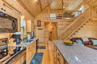 Cozy Mtn Cabin Spacious Deck and Forest Views! - Murphy - 1
