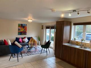 Exquisite Modern Homely 2 Bed Apartment with On-street Parking, Super Fast WIFI & 5 mins drive to Science & Business Parks - Cambridge - 4