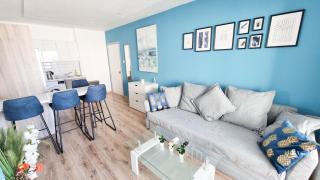 Modern Retreat: 2br Stylish Apt with Comfy Rooms! Smart TV with 200MBPS Internet - Larnaca - 6