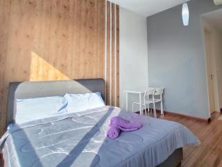 Modern 4BR Apartment Near Mid Valley & Sunway Pyramid Free WiFi Parking - 3