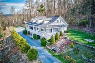 Hilltop Hideaway - Boone - 0