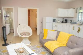 Gorgeous 2-Bed Apartment 3 in St Johns cosy - Belmont - 4