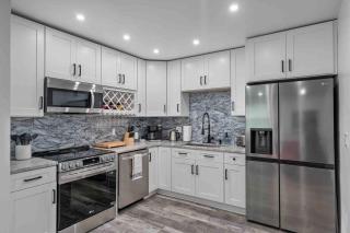 Luxury Oasis W Pool, Turf Yard, & Privacy Fence - St Petersburg - 3