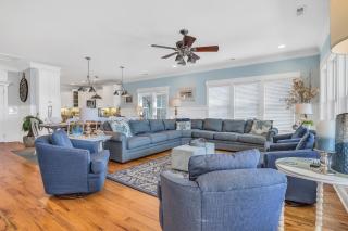C & E By The Sea by Oak Island Accommodations - Oak Island - 1