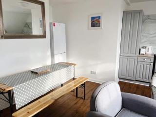 4 bed loft apartment overlooking historic town - 2