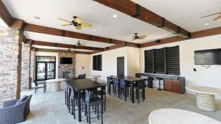 5 Bedrooms 4 Bathrooms Solterra 7565 Os - 2