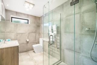 Forest View Apartment with Parking and Garden - 9