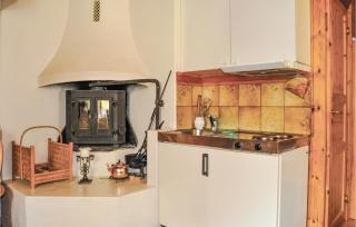 Nice Home In Stöllet With Kitchenette - Stöllet - 4