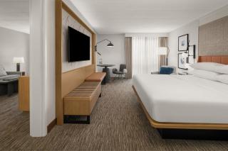 Sheraton Milwaukee Brookfield - 1