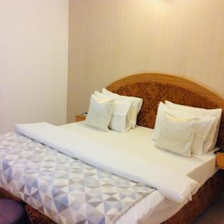 Ne-yo hotel & rv lodges - 1